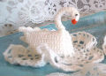 Napperon rond blanc avec cygne au CROCHET fait main