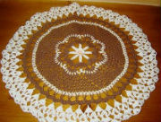 Napperon rond marron et blanc épis fleur centrale blanche au CROCHET fait main