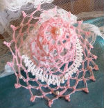 Chapeau miniature, rose et blanc perlé fait main CROCHET "point étoilé"